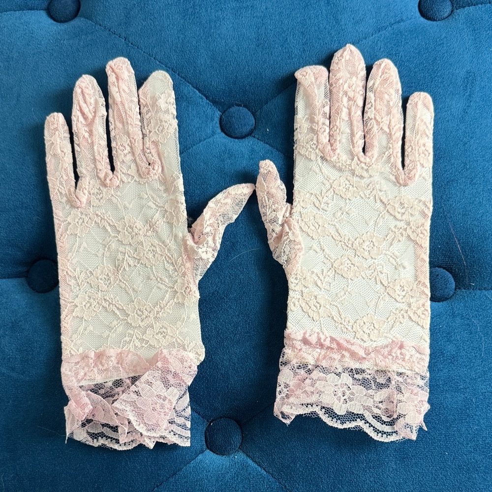 Elegant Lace Gloves in Pink